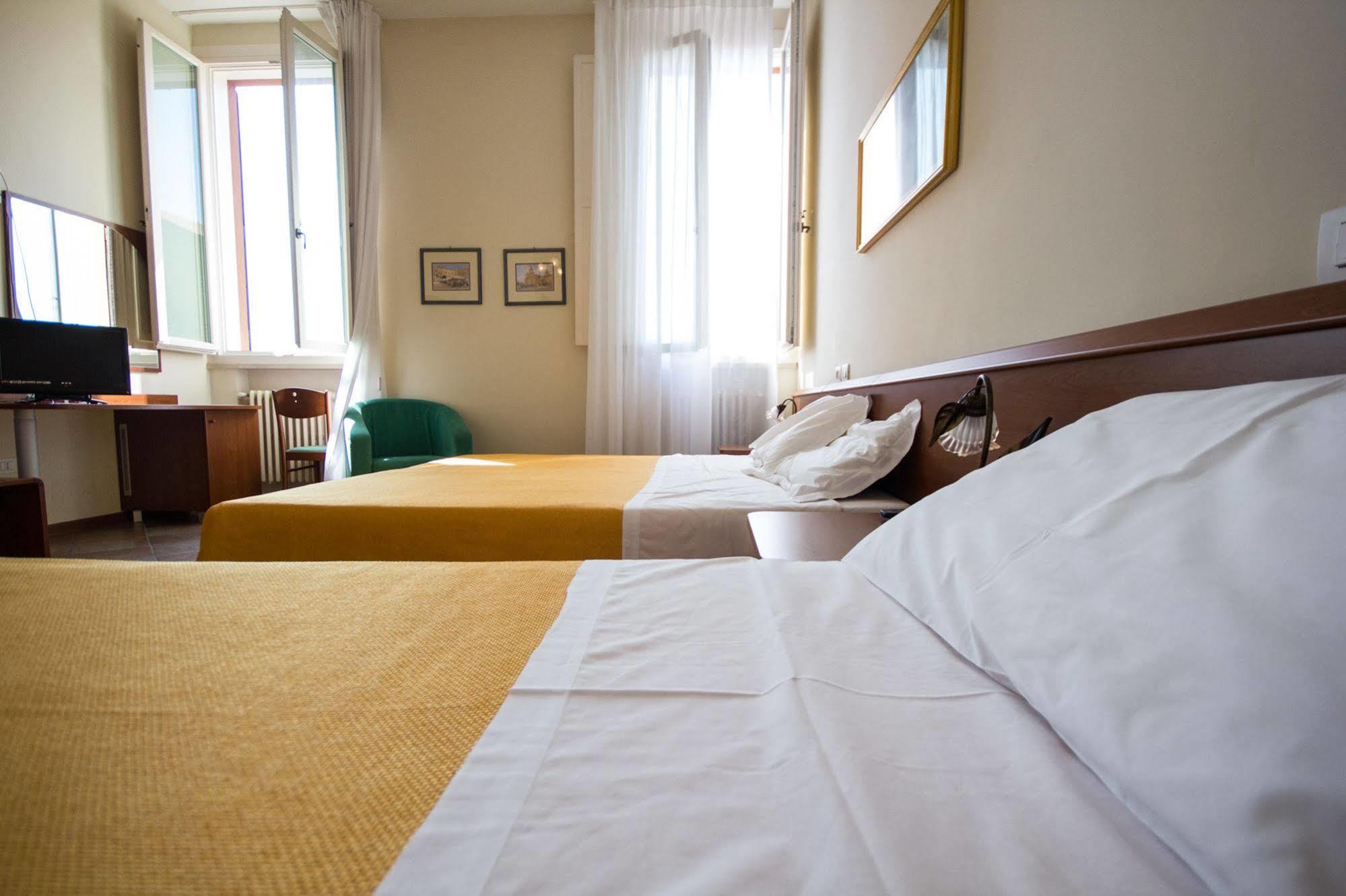Hotel Europa Ferrara Esterno foto