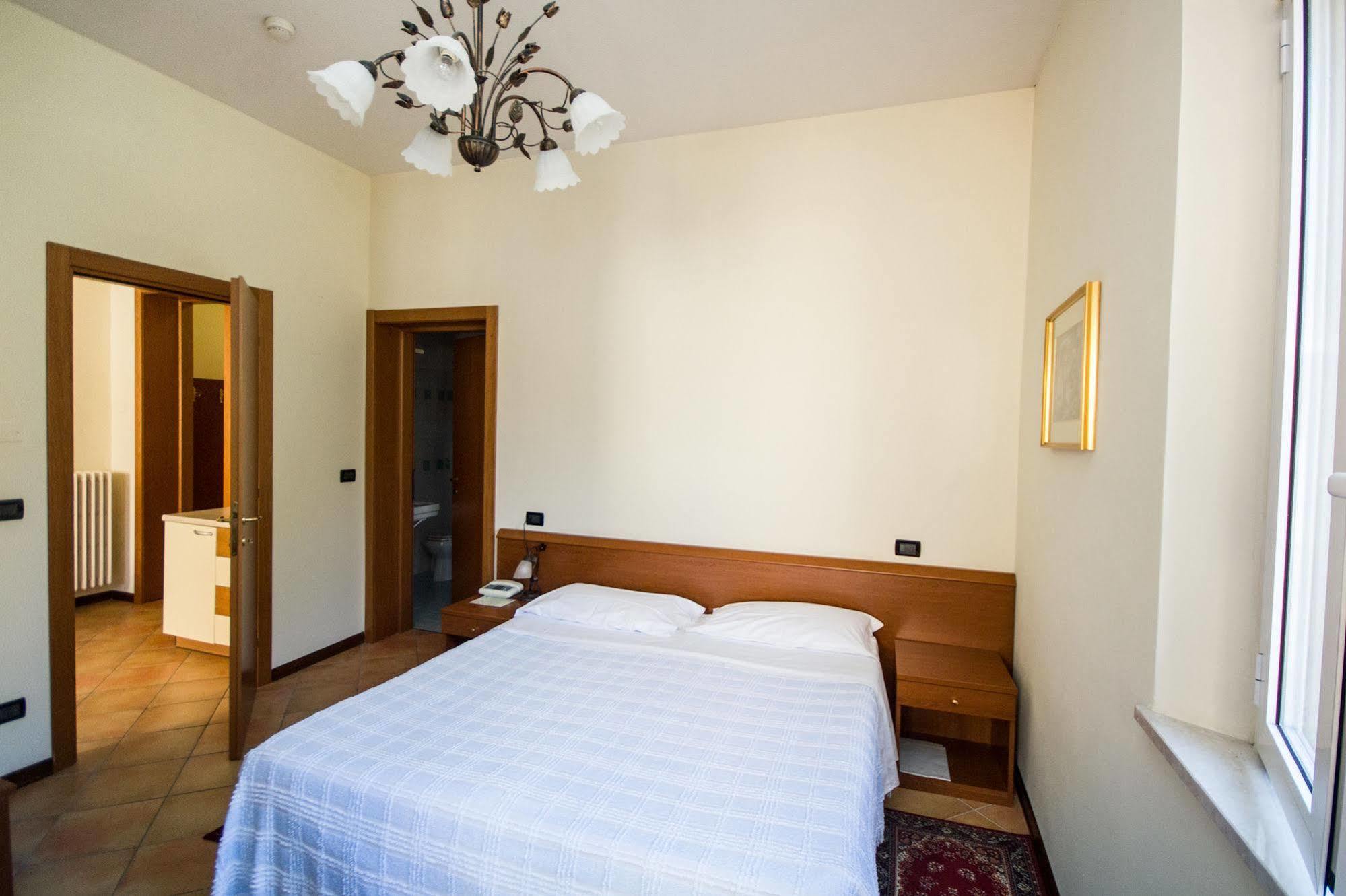 Hotel Europa Ferrara Esterno foto
